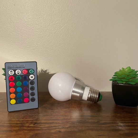 Color changing LED light bulb - Picture 3 of 3